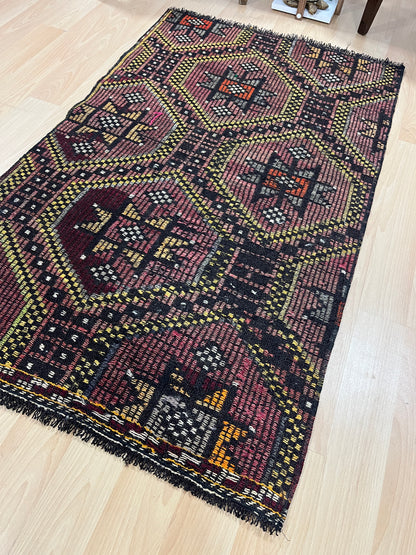 Handwoven Turkish Vintage Kilim (2'6" x 4'5")