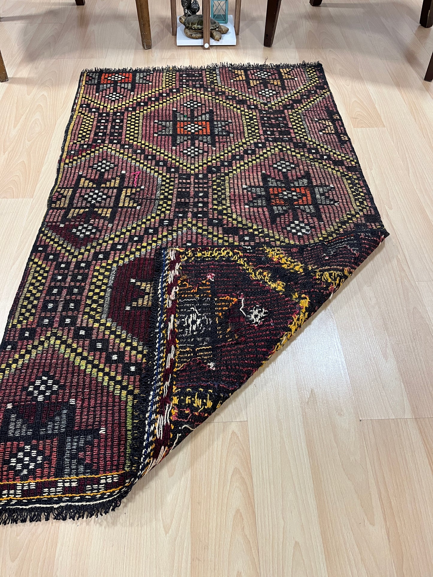 Handwoven Turkish Vintage Kilim (2'6" x 4'5")