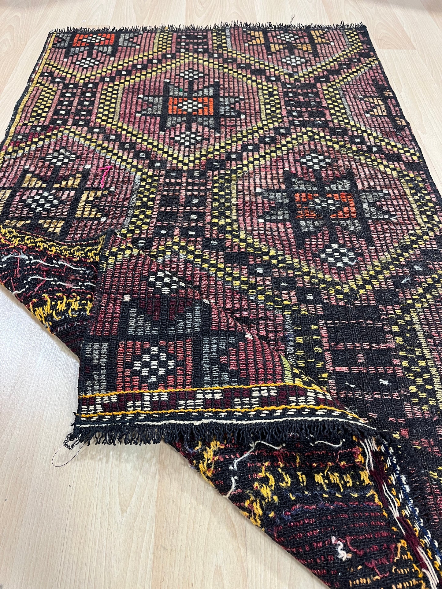 Handwoven Turkish Vintage Kilim (2'6" x 4'5")