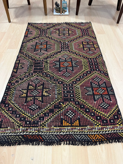 Handwoven Turkish Vintage Kilim (2'8" x 4'9")