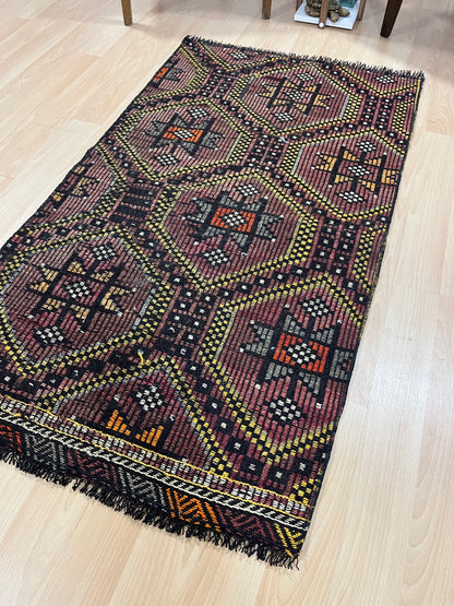 Handwoven Turkish Vintage Kilim (2'8" x 4'9")