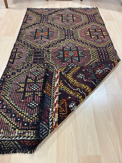 Handwoven Turkish Vintage Kilim (2'8" x 4'9")