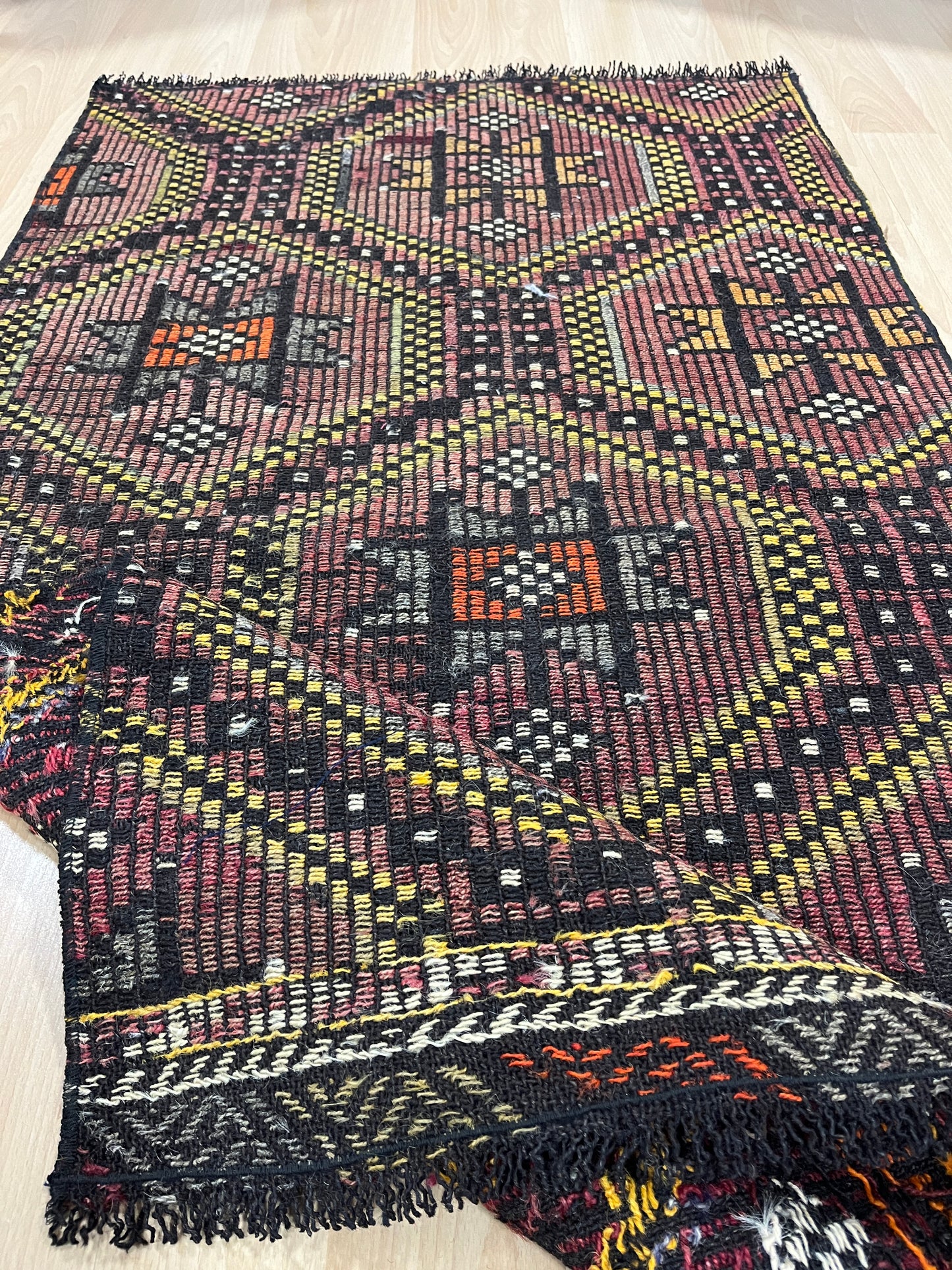 Handwoven Turkish Vintage Kilim (2'8" x 4'9")