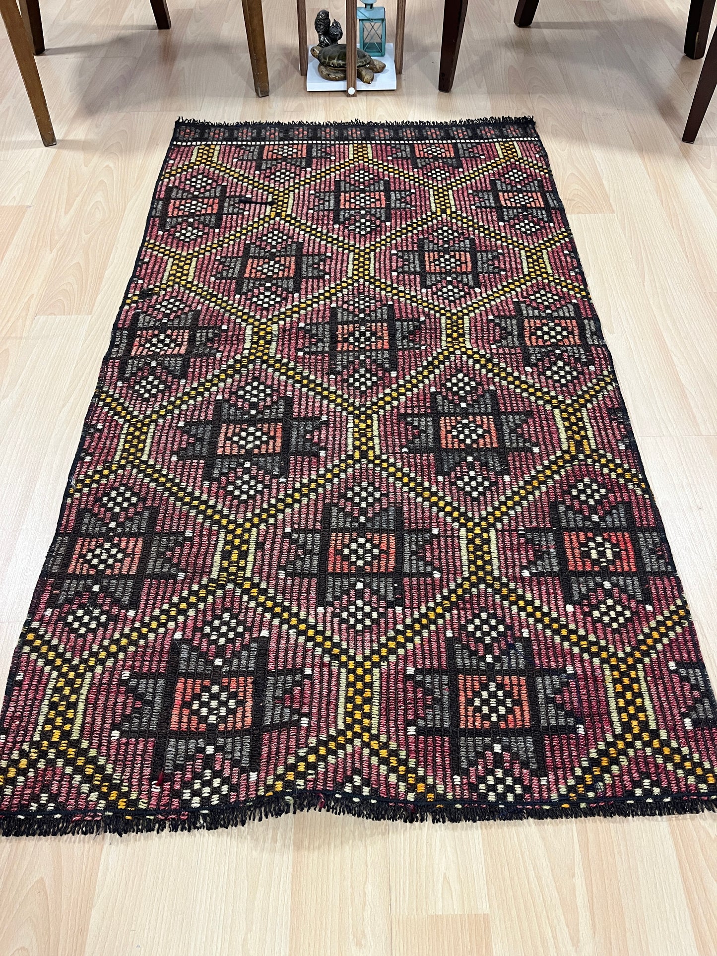 Handwoven Turkish Vintage Kilim (2'8" x 4'9")