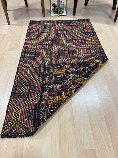 Handwoven Turkish Vintage Kilim (2'8" x 4'9")