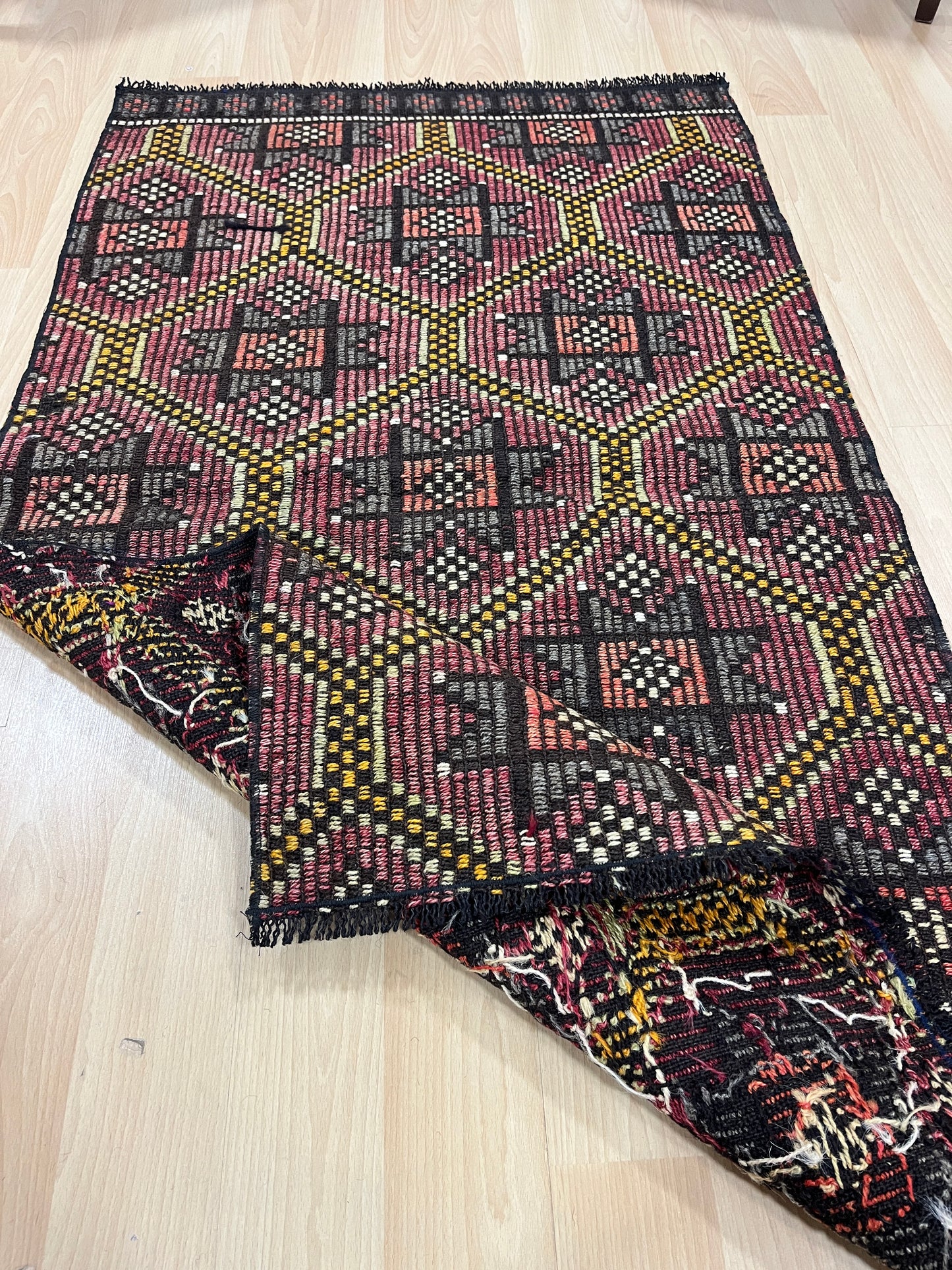 Handwoven Turkish Vintage Kilim (2'8" x 4'9")