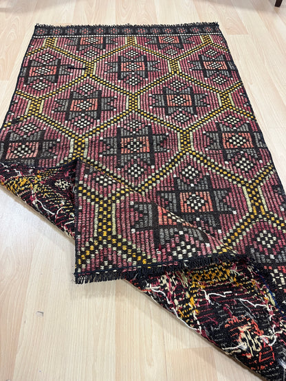 Handwoven Turkish Vintage Kilim (2'8" x 4'9")