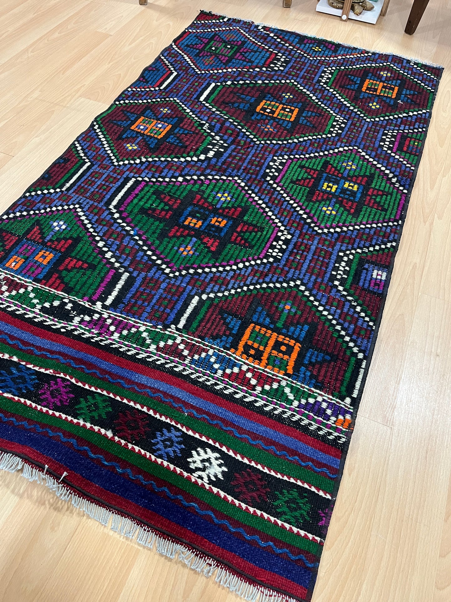 Handwoven Turkish Vintage Kilim (2'8" x 4'11")