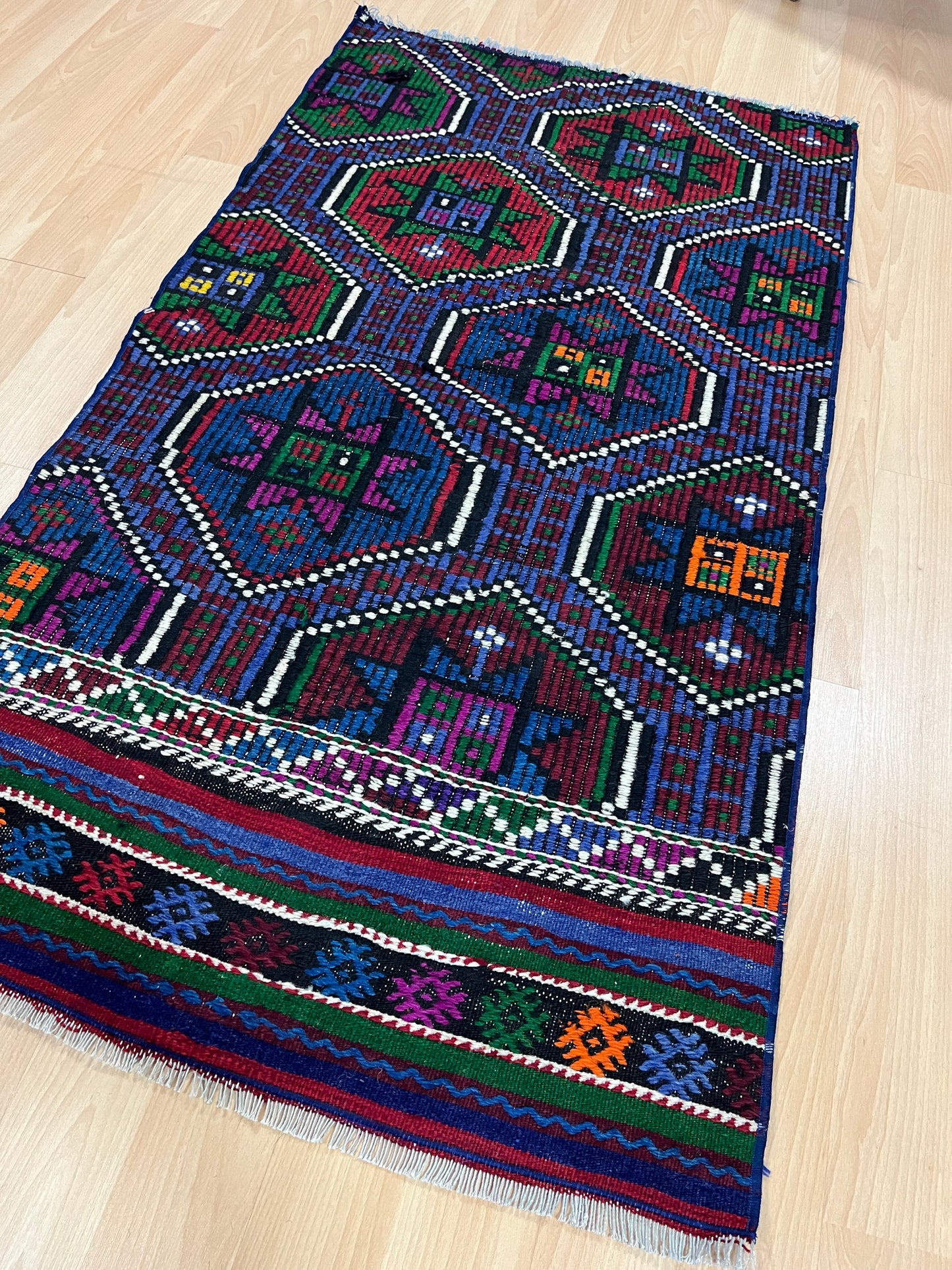 Handwoven Turkish Vintage Kilim (2'8" x 4'11")