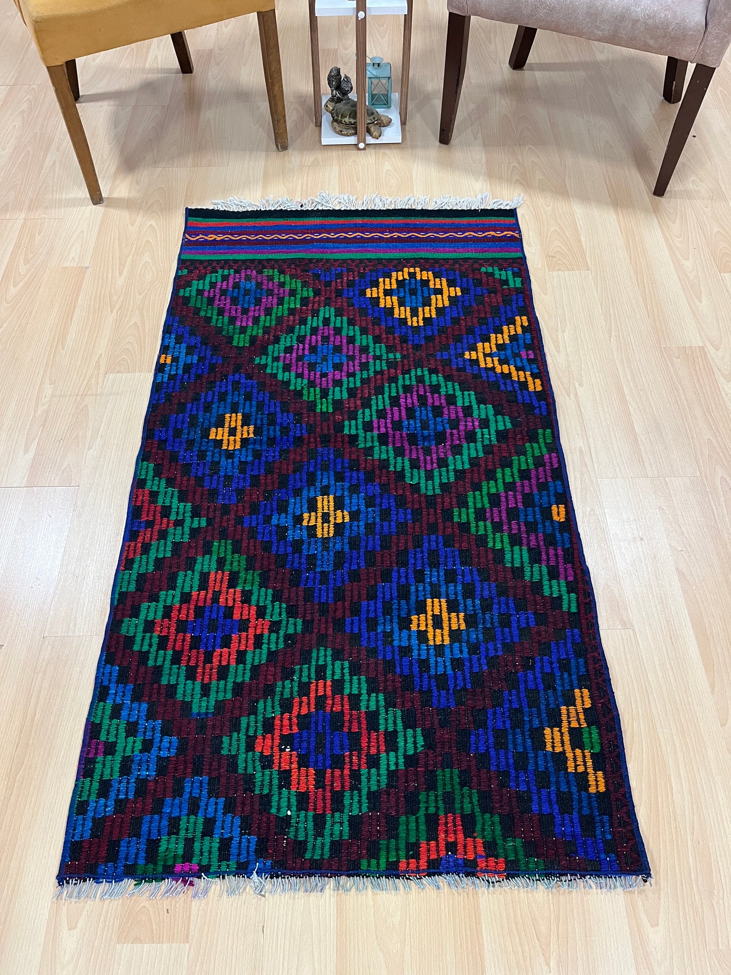 Handwoven Turkish Vintage Kilim (2'8" x 4'11")