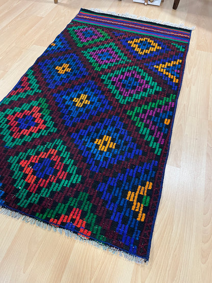 Handwoven Turkish Vintage Kilim (2'8" x 4'11")