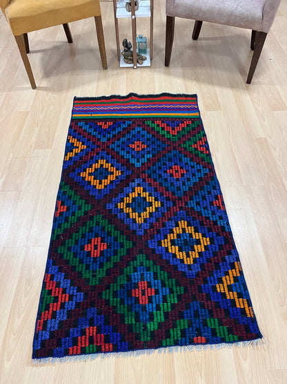 Handwoven Turkish Vintage Kilim (2'6" x 4'9")