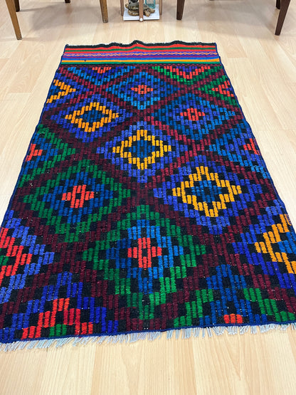 Handwoven Turkish Vintage Kilim (2'6" x 4'9")