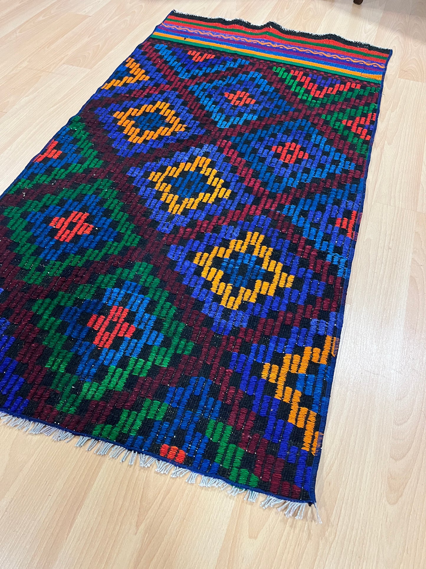 Handwoven Turkish Vintage Kilim (2'6" x 4'9")