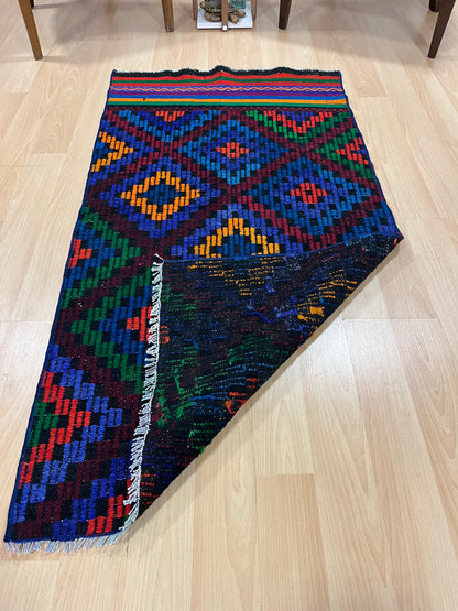 Handwoven Turkish Vintage Kilim (2'6" x 4'9")