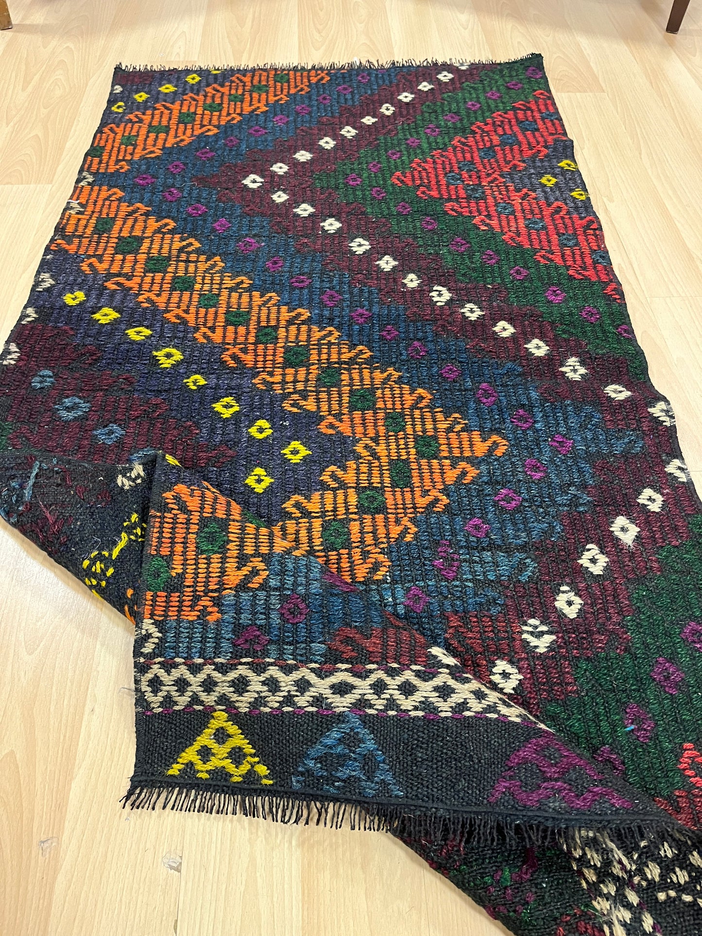 Handwoven Turkish Vintage Kilim (2'8" x 5'5")