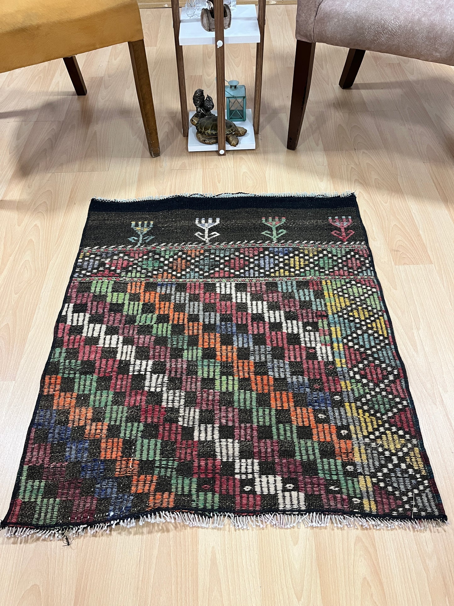 Handwoven Turkish Vintage Kilim (2'6" x 2'11")