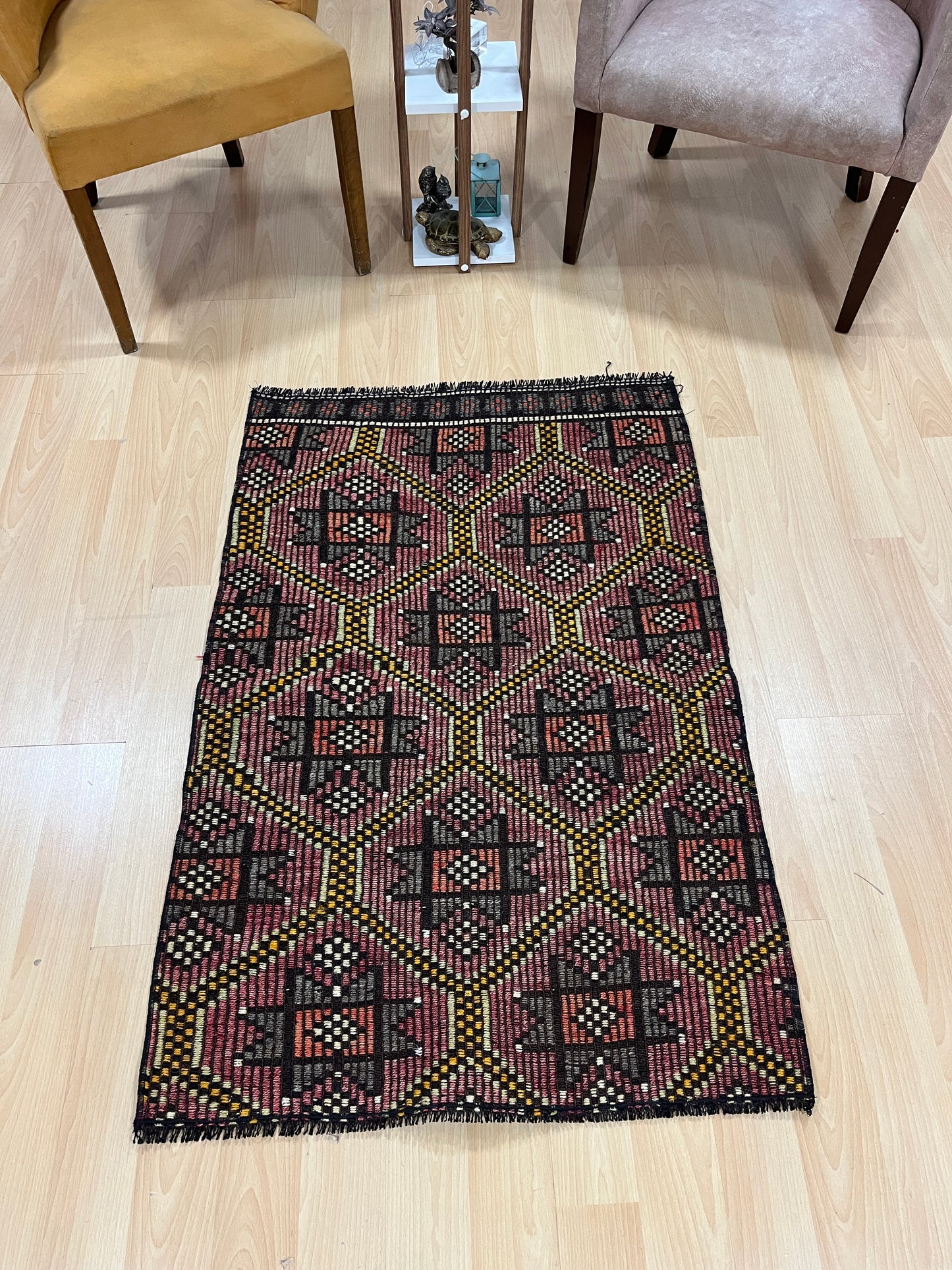 Handwoven Turkish Vintage Kilim (2'8" x 4'1")