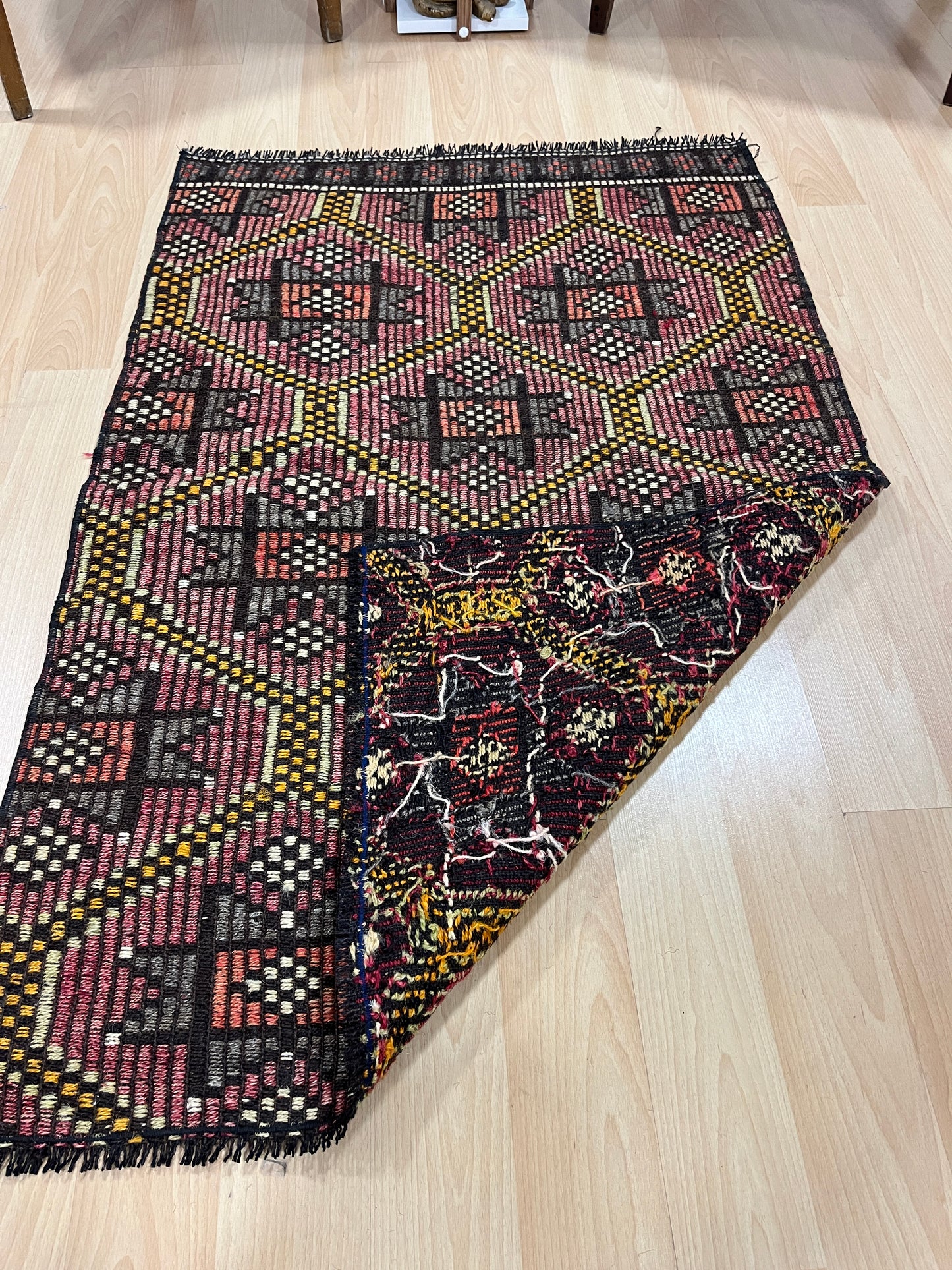 Handwoven Turkish Vintage Kilim (2'8" x 4'1")