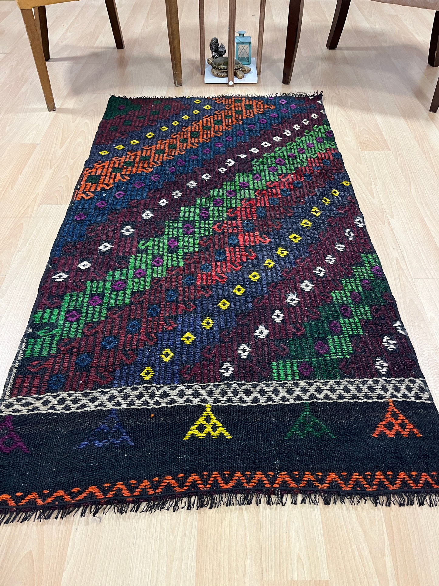 Handwoven Turkish Vintage Kilim (2'8" x 4'11")