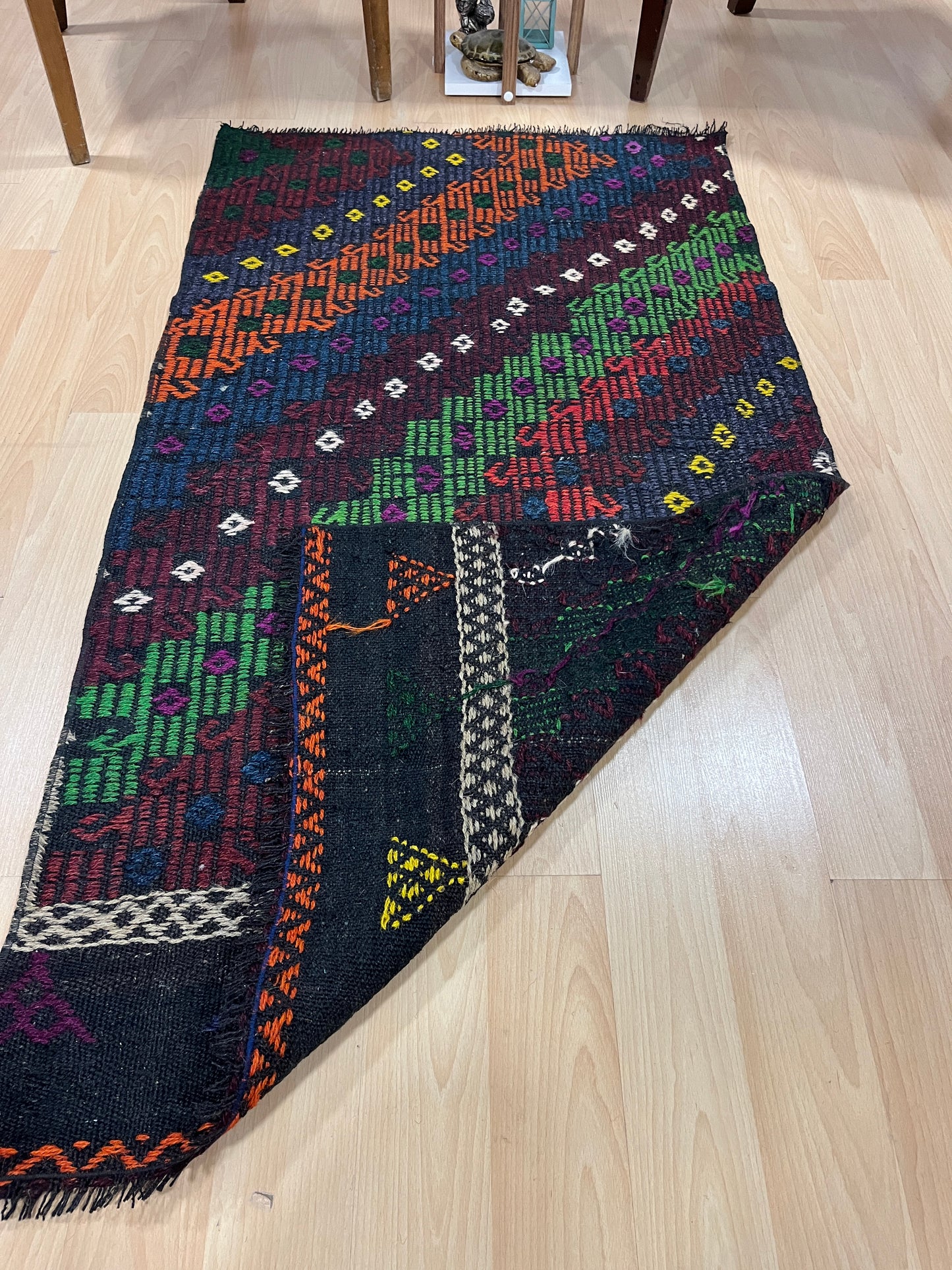 Handwoven Turkish Vintage Kilim (2'8" x 4'11")