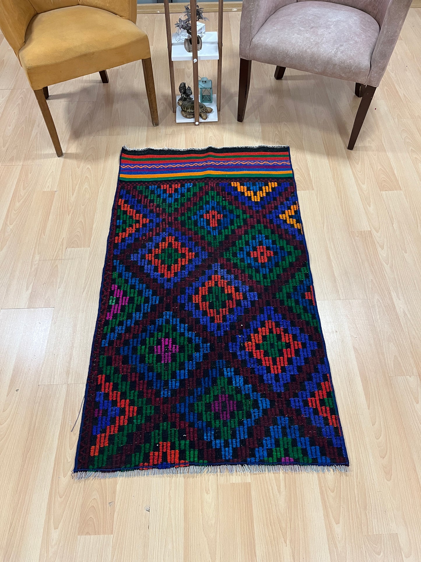 Handwoven Turkish Vintage Kilim (2'8" x 4'9")