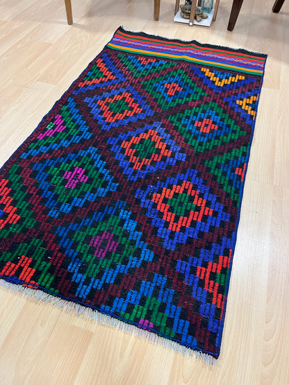 Handwoven Turkish Vintage Kilim (2'8" x 4'9")