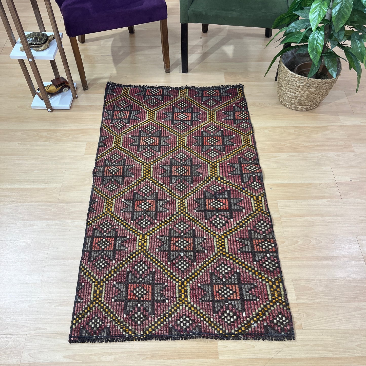 Handwoven Turkish Vintage Kilim (2'8" x 4'9")