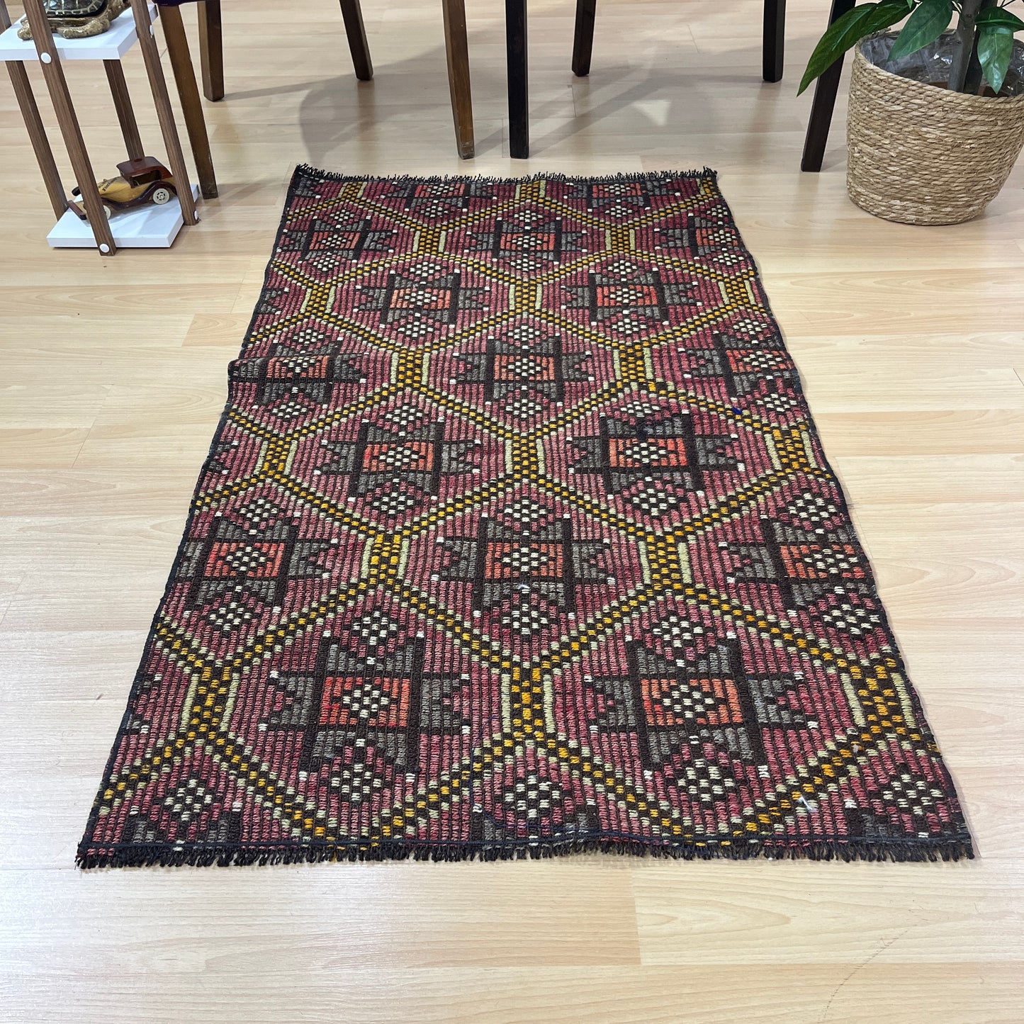 Handwoven Turkish Vintage Kilim (2'8" x 4'9")