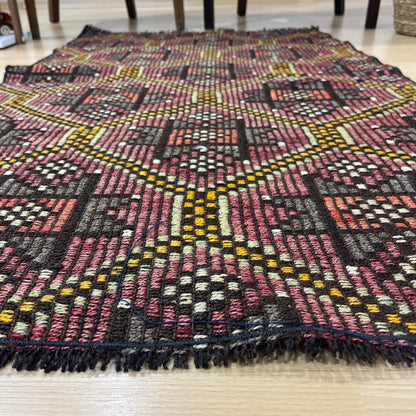 Handwoven Turkish Vintage Kilim (2'8" x 4'9")