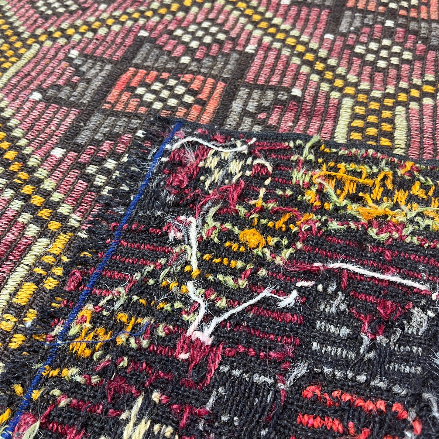 Handwoven Turkish Vintage Kilim (2'8" x 4'9")