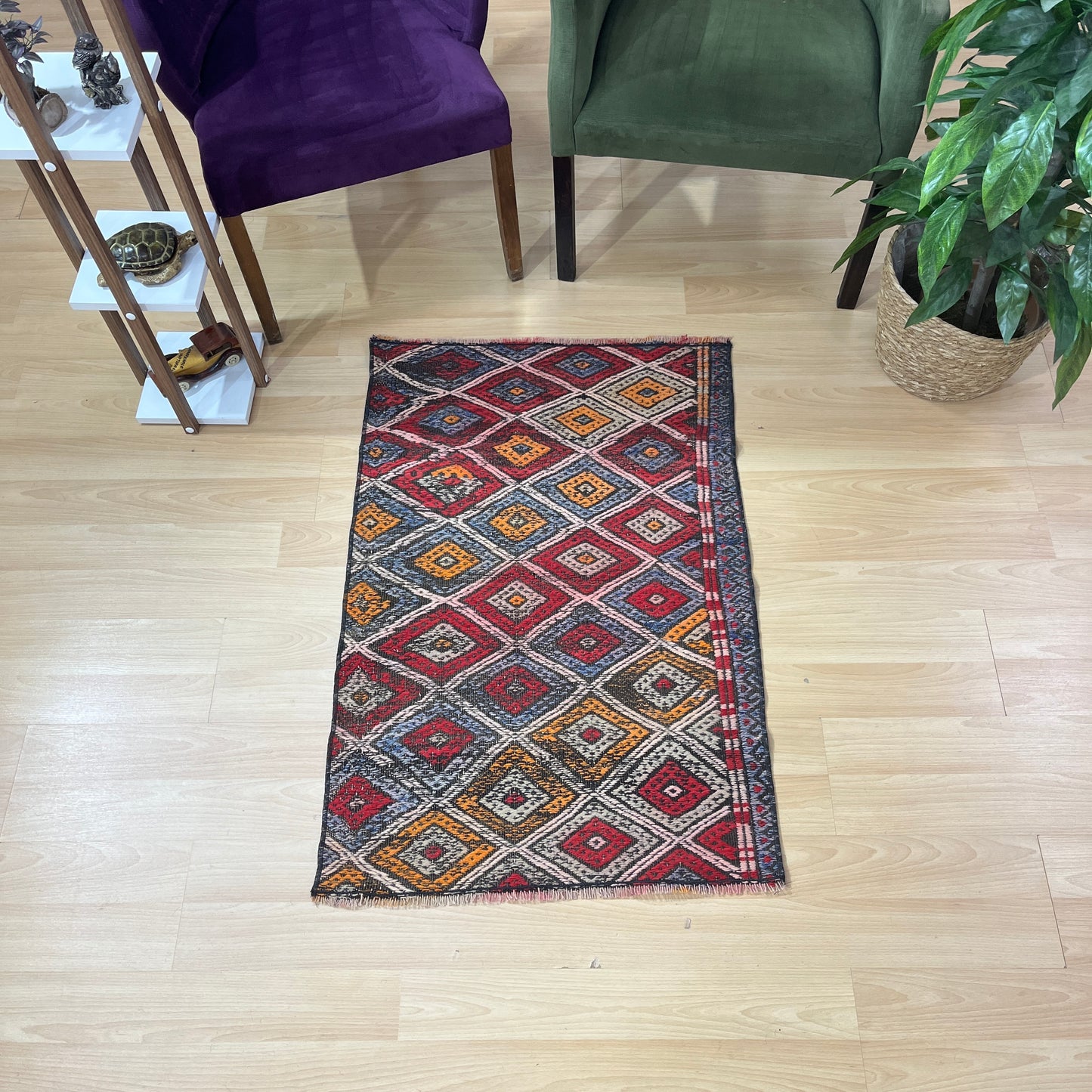 Handwoven Turkish Vintage Kilim (2'4" x 3'7")