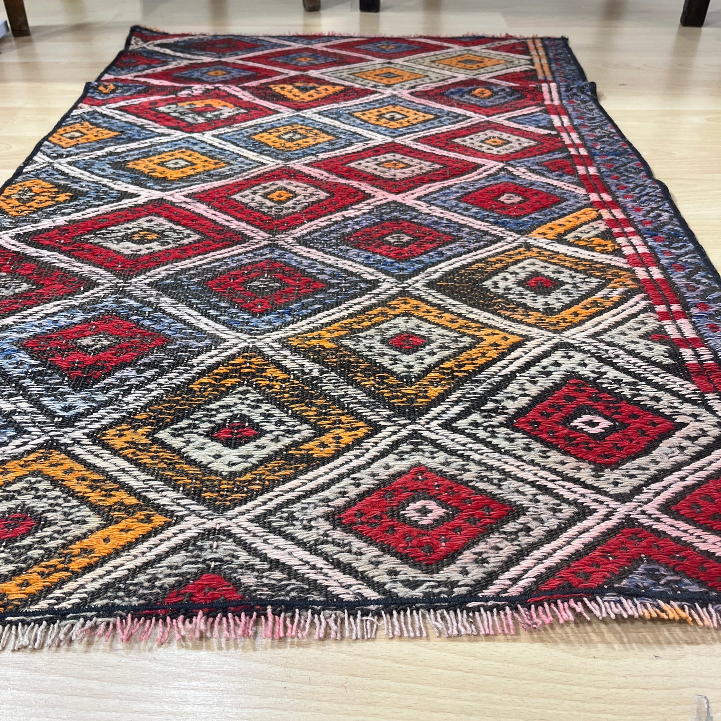 Handwoven Turkish Vintage Kilim (2'4" x 3'7")