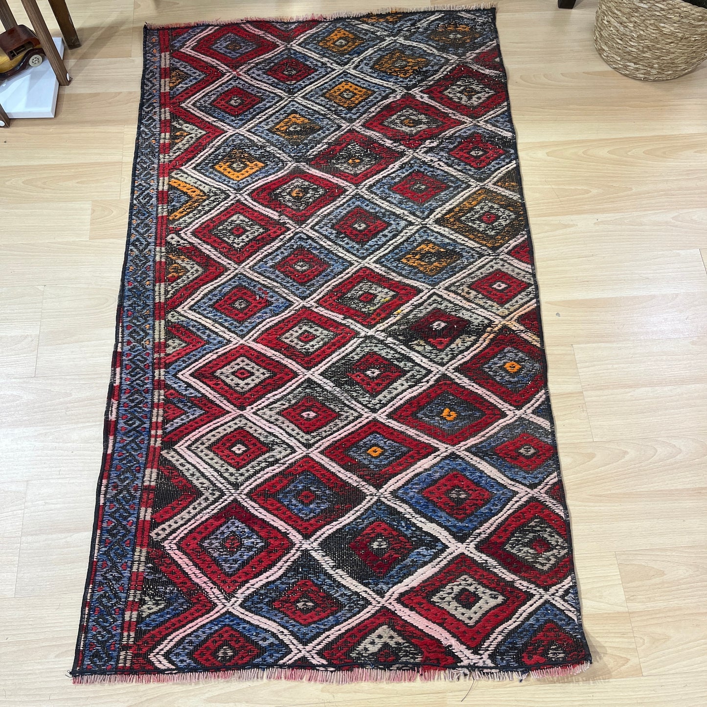 Handwoven Turkish Vintage Kilim (2'8" x 4'9")