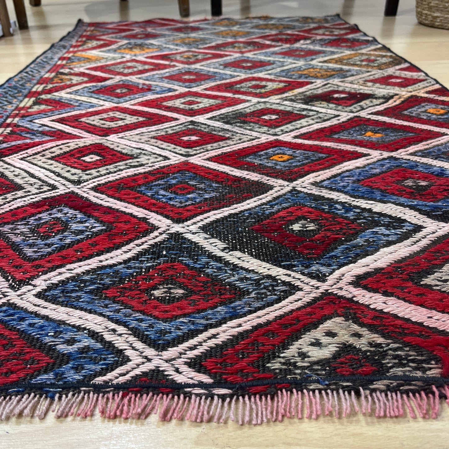 Handwoven Turkish Vintage Kilim (2'8" x 4'9")