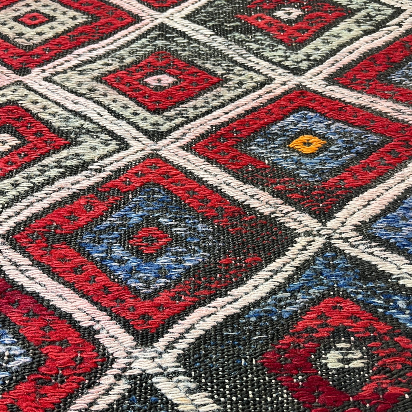 Handwoven Turkish Vintage Kilim (2'8" x 4'9")