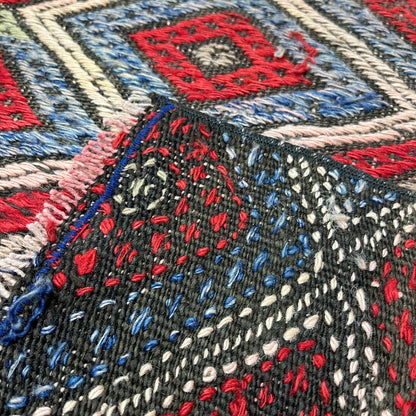 Handwoven Turkish Vintage Kilim (2'8" x 4'9")