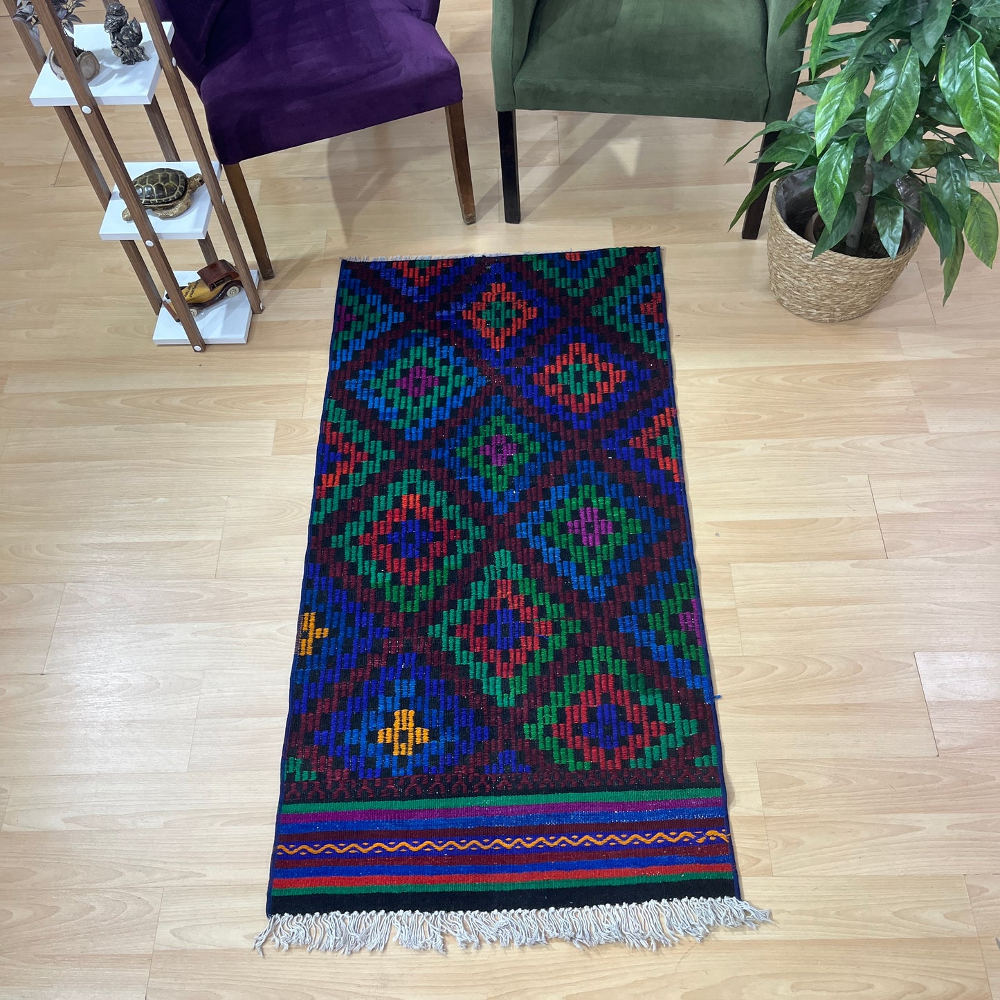 Handwoven Turkish Vintage Kilim (2'6" x 4'11")