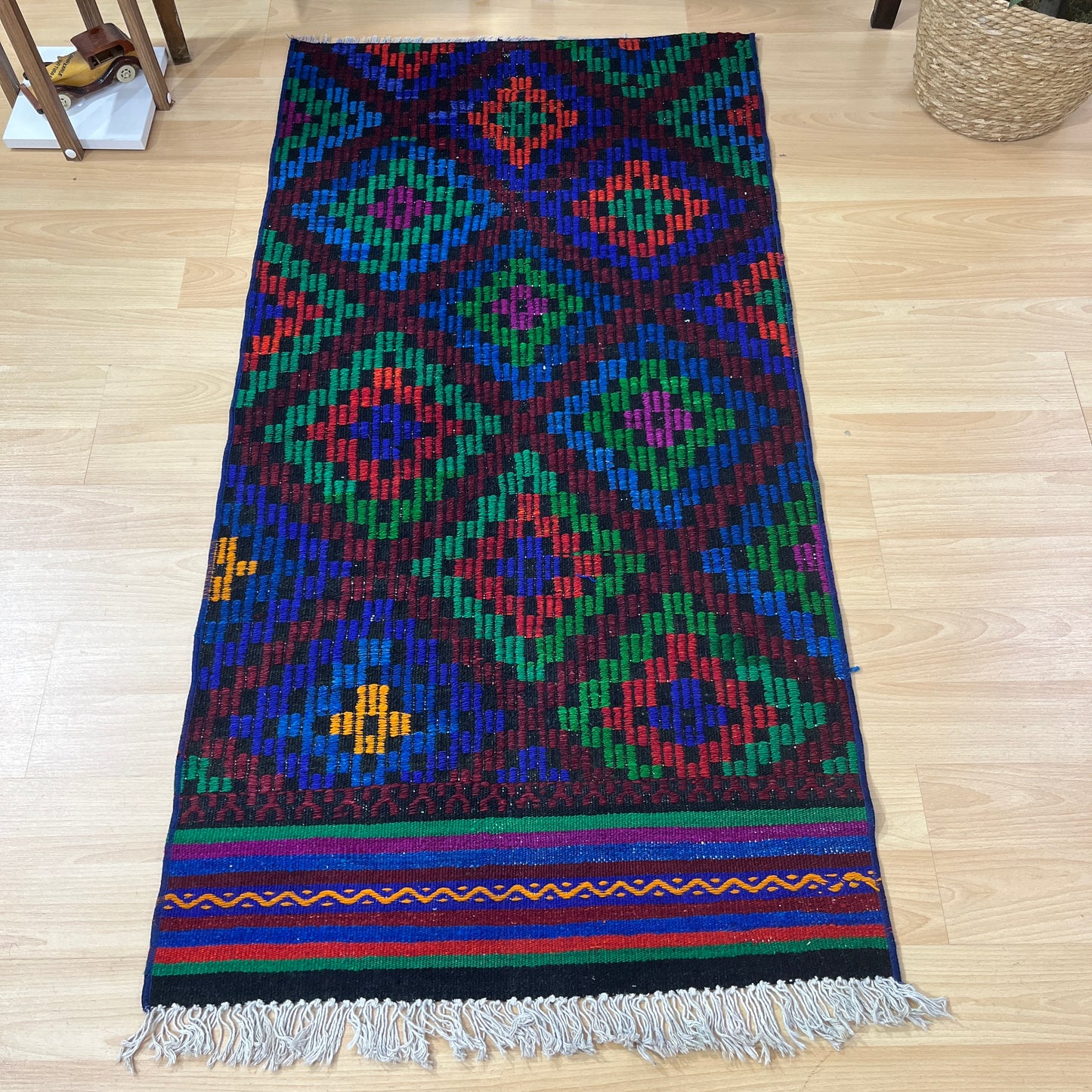 Handwoven Turkish Vintage Kilim (2'6" x 4'11")