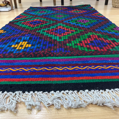 Handwoven Turkish Vintage Kilim (2'6" x 4'11")