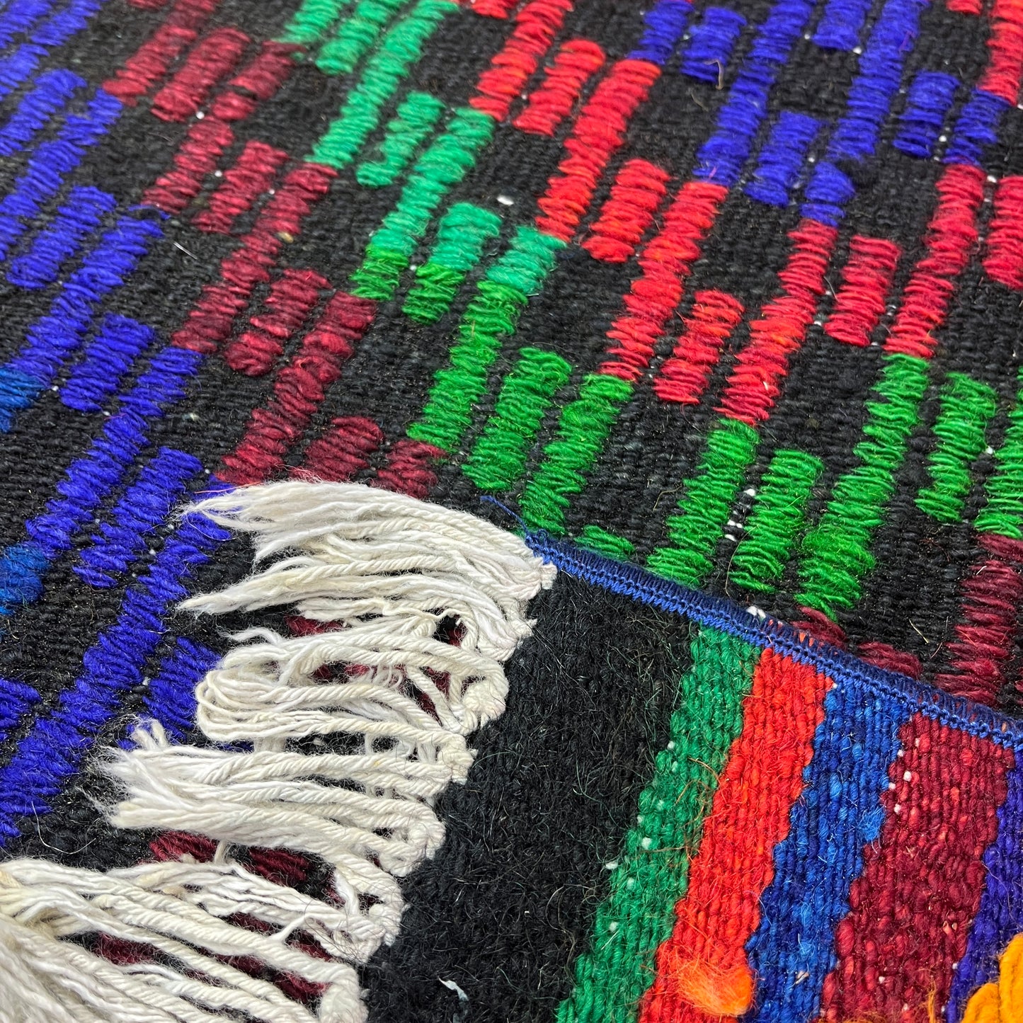 Handwoven Turkish Vintage Kilim (2'6" x 4'11")