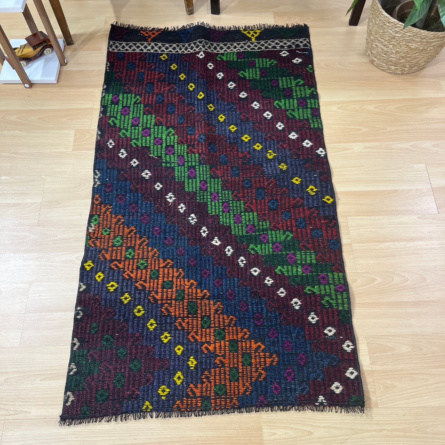 Handwoven Turkish Vintage Kilim (2'8" x 4'9")