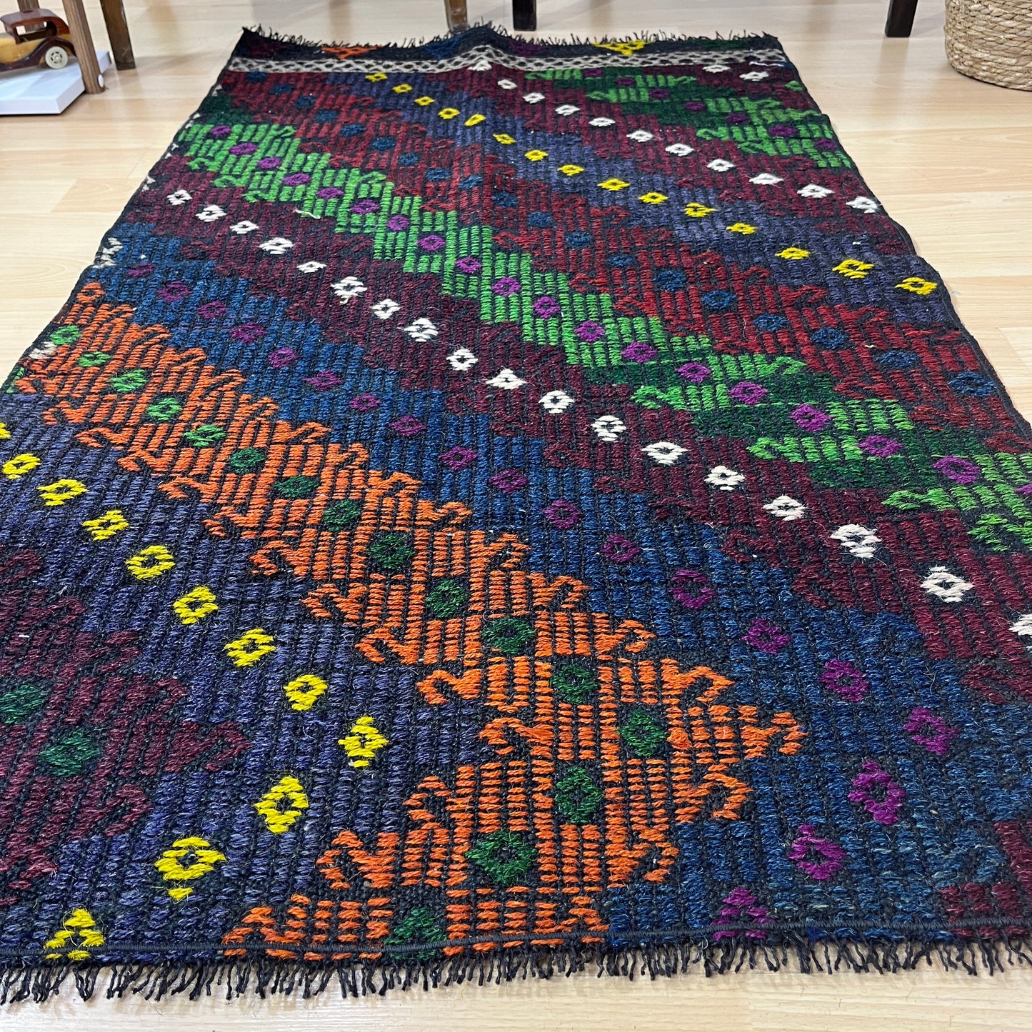 Handwoven Turkish Vintage Kilim (2'8" x 4'9")